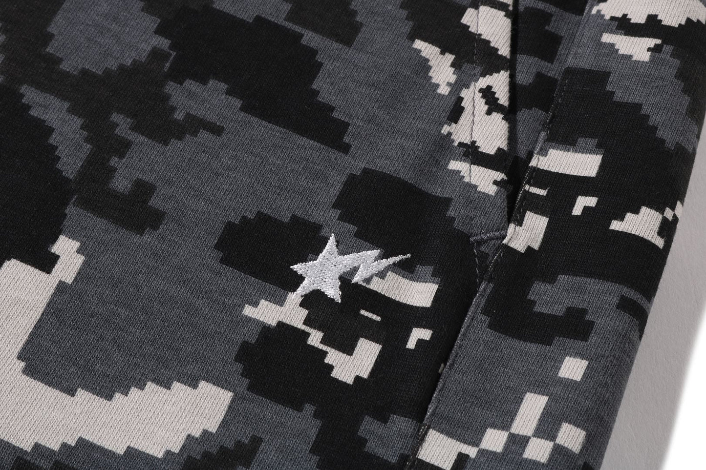 BAPE MULTI PIXEL CAMO BAPE STA LOGO CARGO 寬鬆版運動短褲
