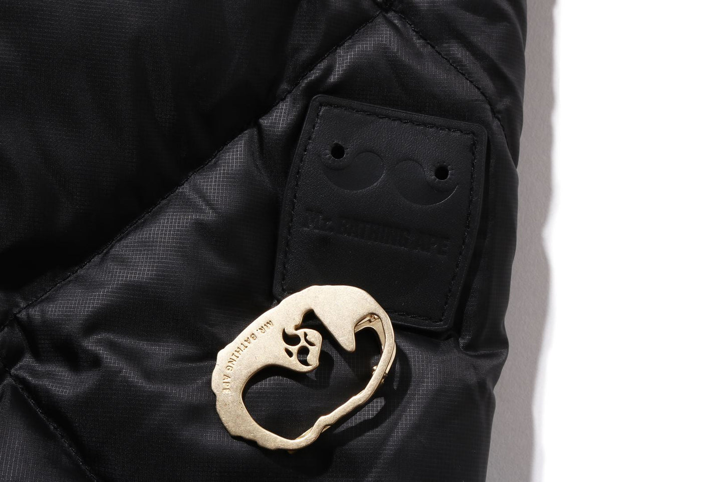 BAPE 輕量羽絨外套