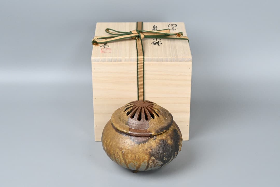 日本代購|備前焼 西蔵坊窯 猪俣政昭 三足香炉 川端文男合わせ箱 窯変 胡麻 FO10-5|Mercari