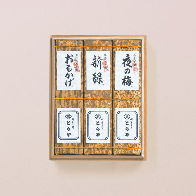 虎屋印籠杉箱入竹皮包裝羊羹3本入