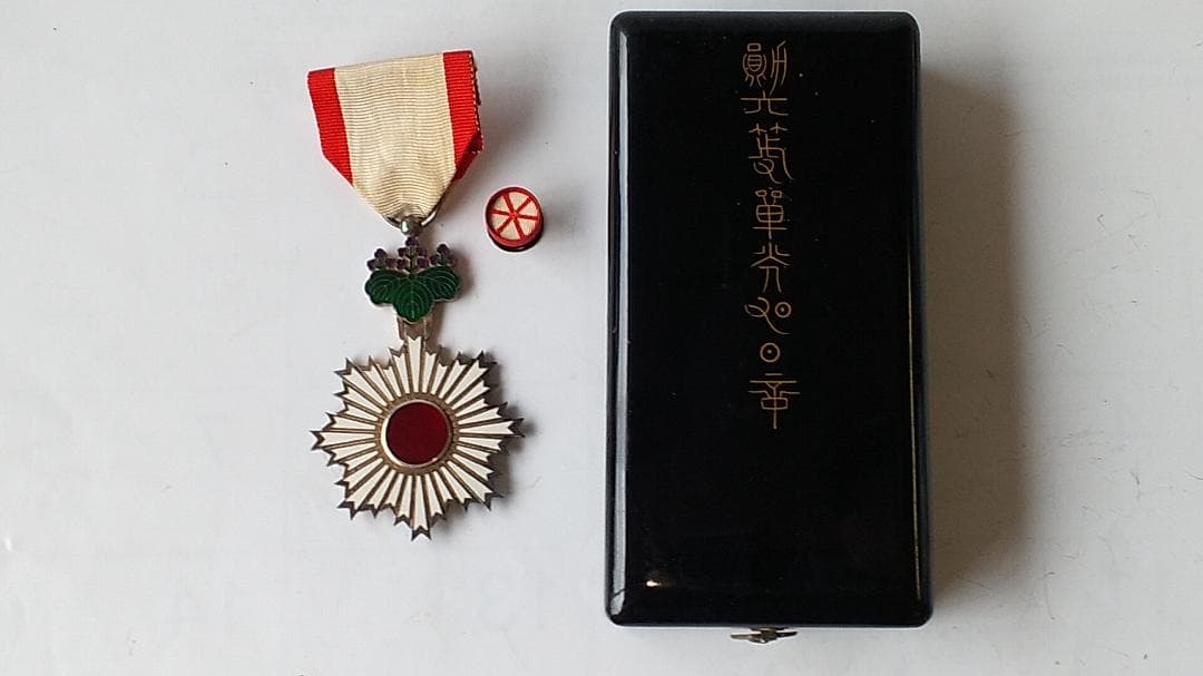 日本代購|明治 勳章 - 勲六等單光旭日章 美品|Mercari
