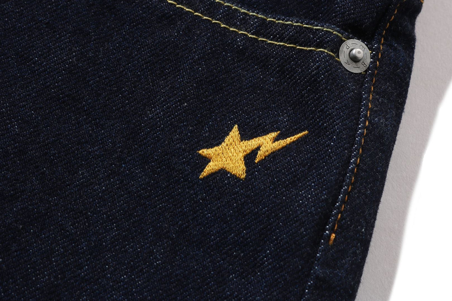 BAPE STA 刺繡寬鬆牛仔褲