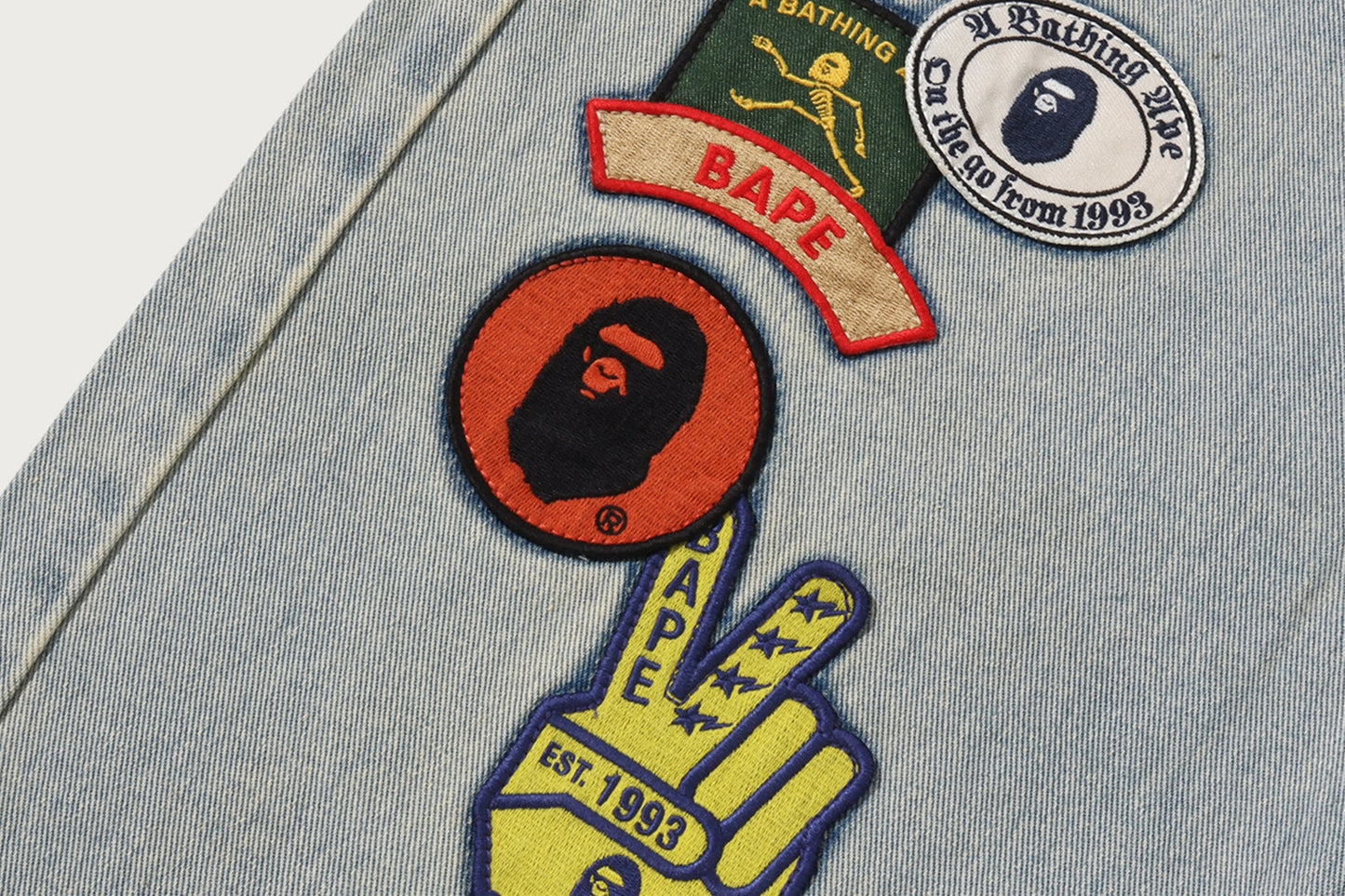BAPE 多標誌寬版牛仔褲