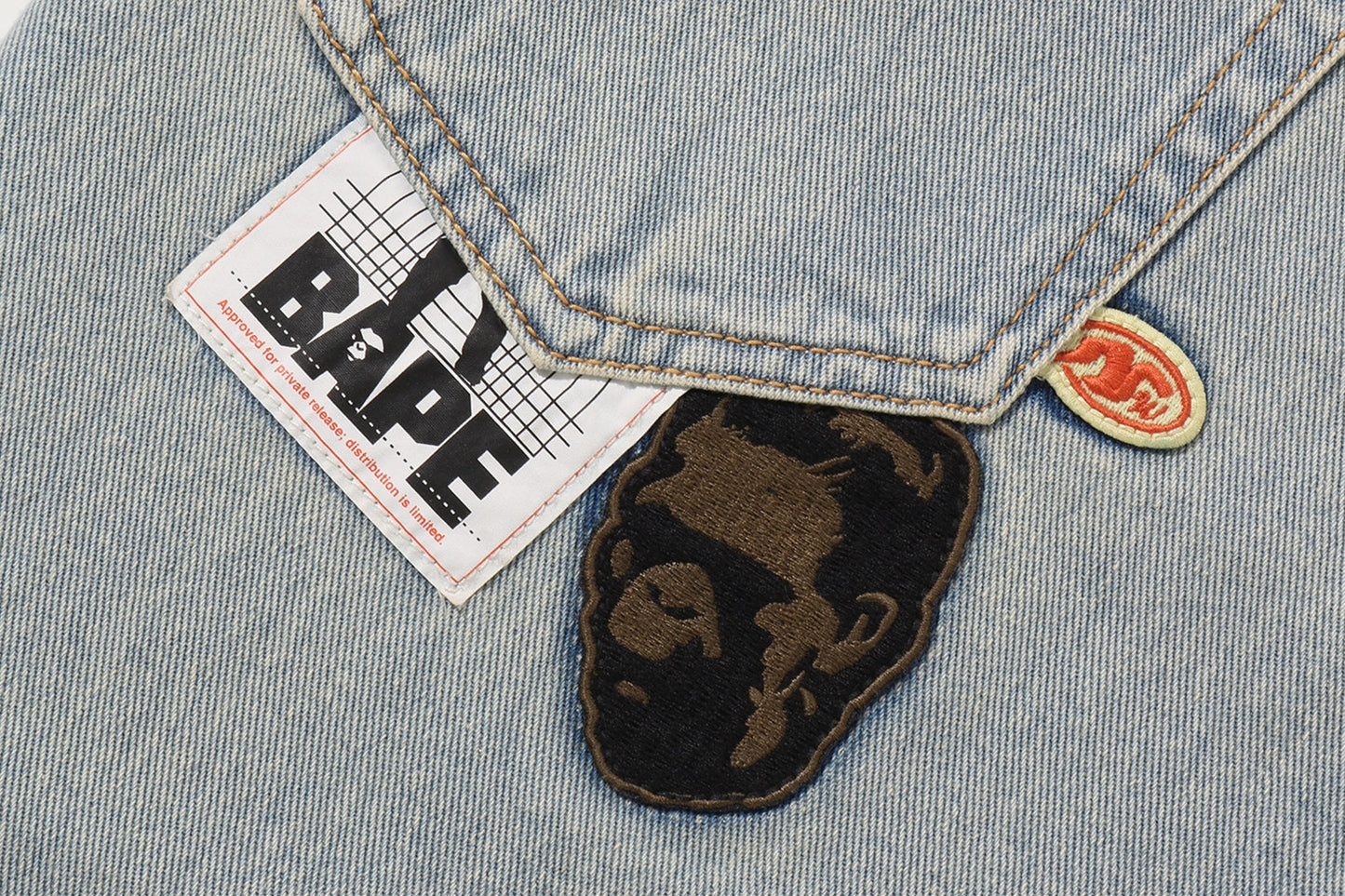 BAPE 多標誌寬版牛仔褲