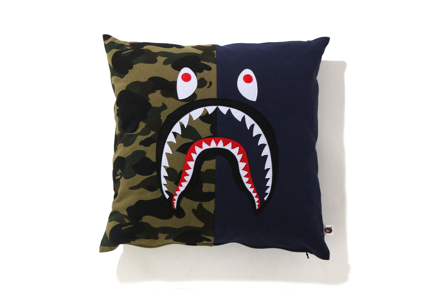 BAPE 1ST CAMO SHARK 方形抱枕