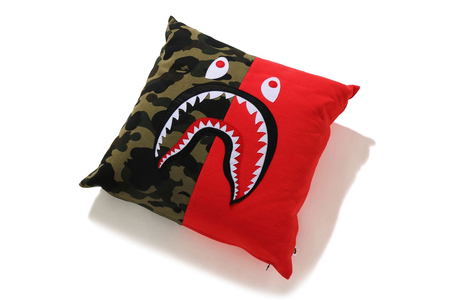 BAPE 1ST CAMO SHARK 方形抱枕