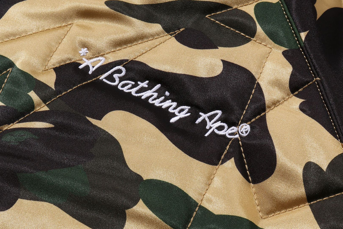 BAPE 1ST CAMO 雙面可穿的 STA 鋪棉紀念夾克