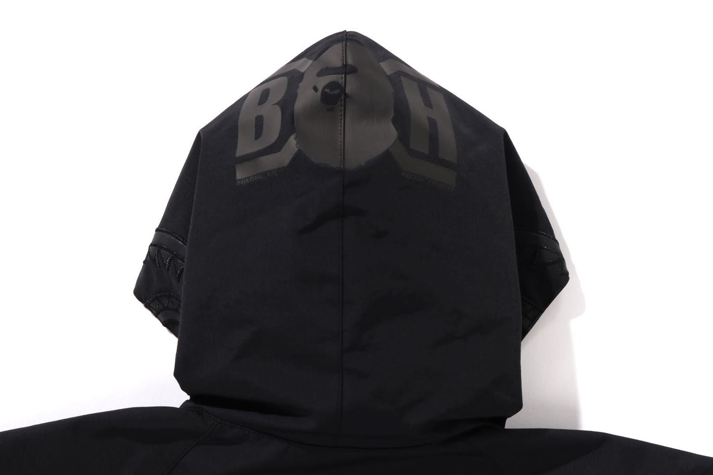 BAPE BOUNTY HUNTER MAD SHARK 雪板外套