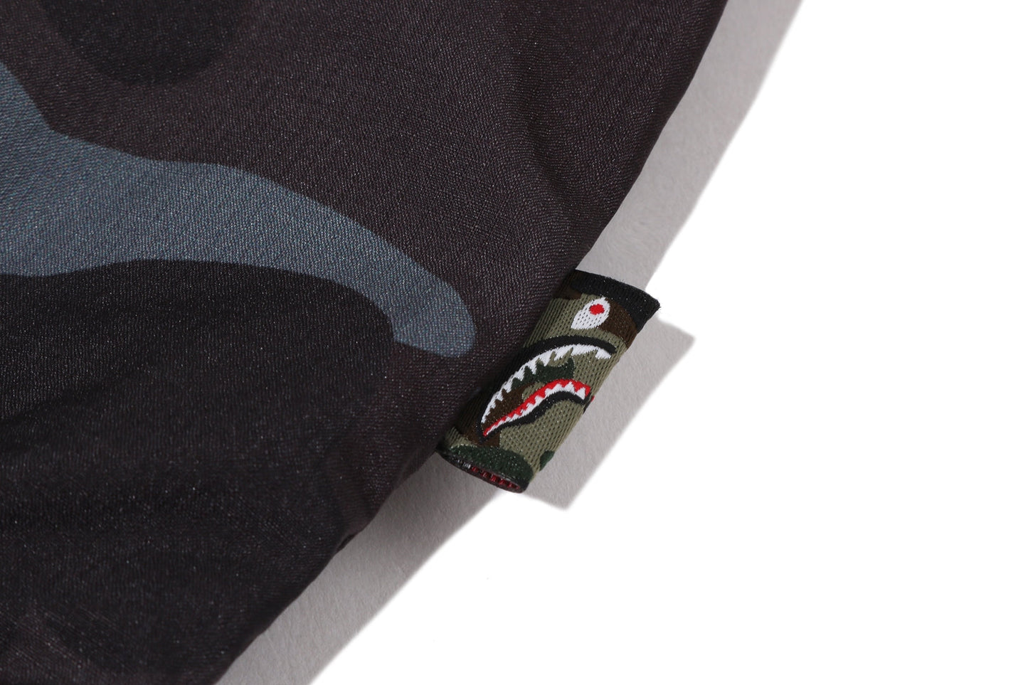 BAPE 彩色迷彩鯊魚連帽外套