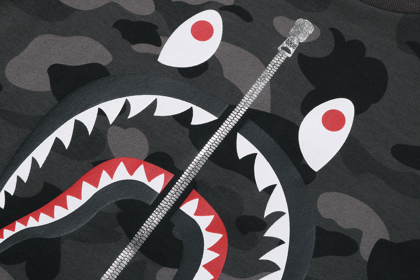 BAPE 彩色迷彩鯊魚層次長袖T恤