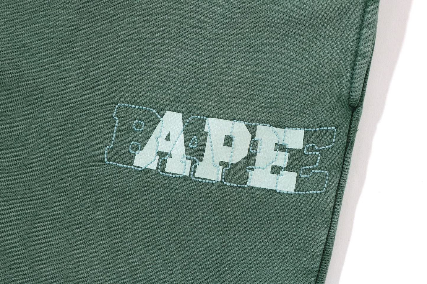 BAPE 復古洗水大學補丁運動褲