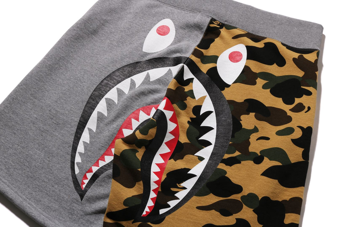 BAPE 1ST CAMO BACK SHARK SWEAT SHORTS