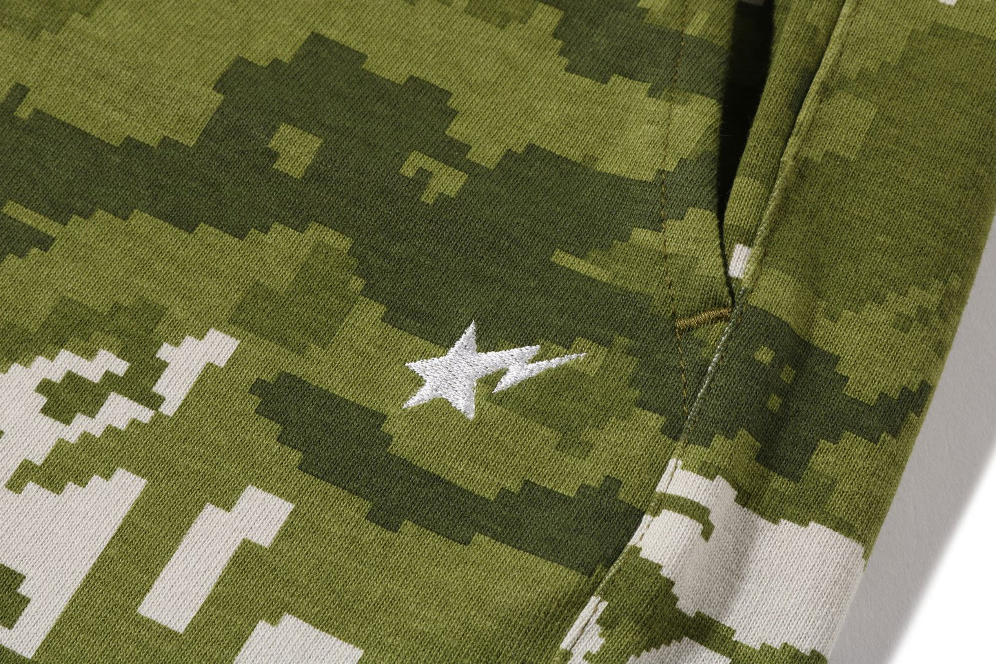 BAPE MULTI PIXEL CAMO BAPE STA LOGO 寬鬆版迷彩短褲