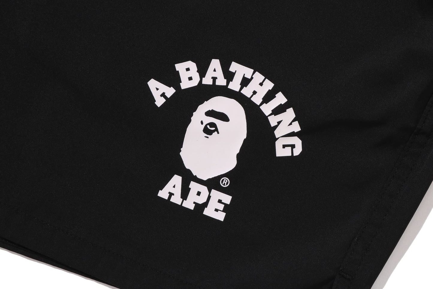 BAPE 大學風格寬鬆版海灘短褲