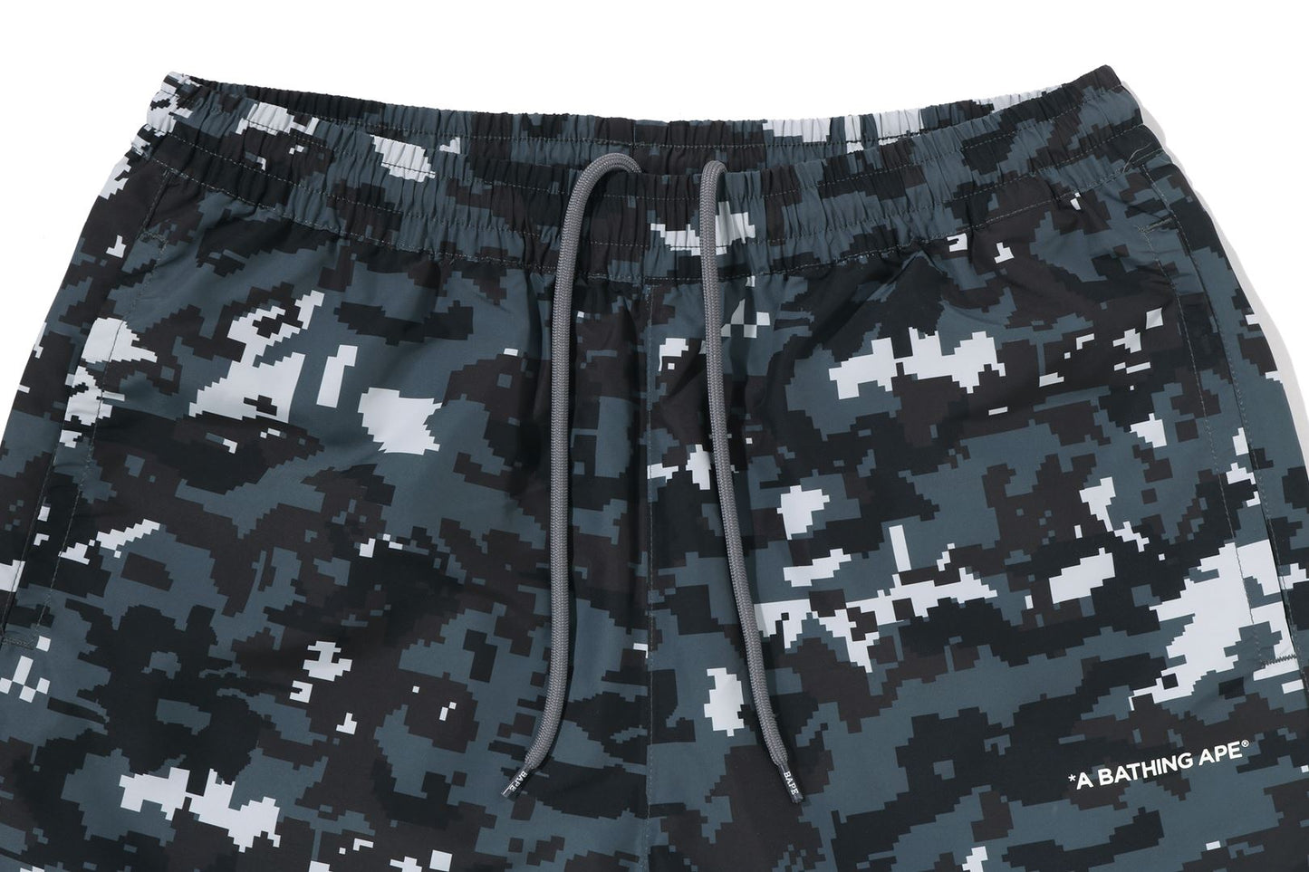 BAPE MULTI PIXEL CAMO 放鬆版海灘短褲