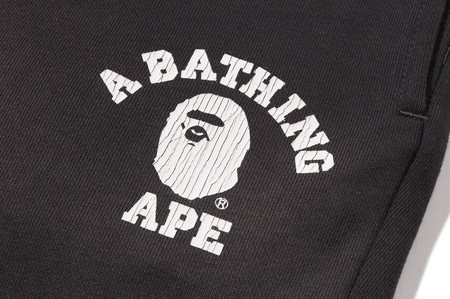 BAPE 復古洗水大學運動短褲