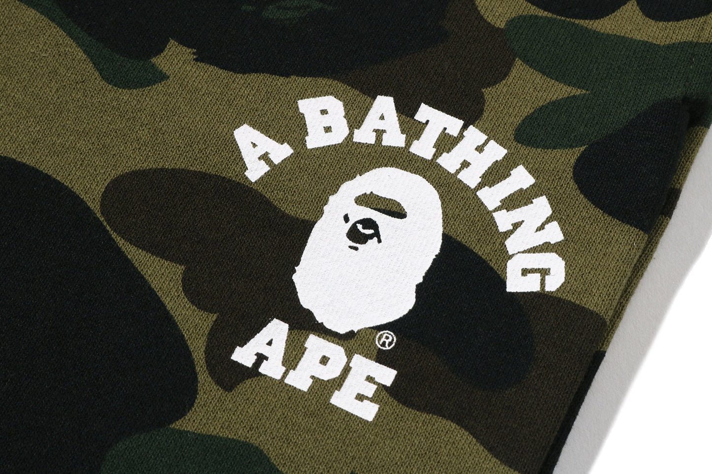 BAPE 1ST CAMO 大學風格運動短褲