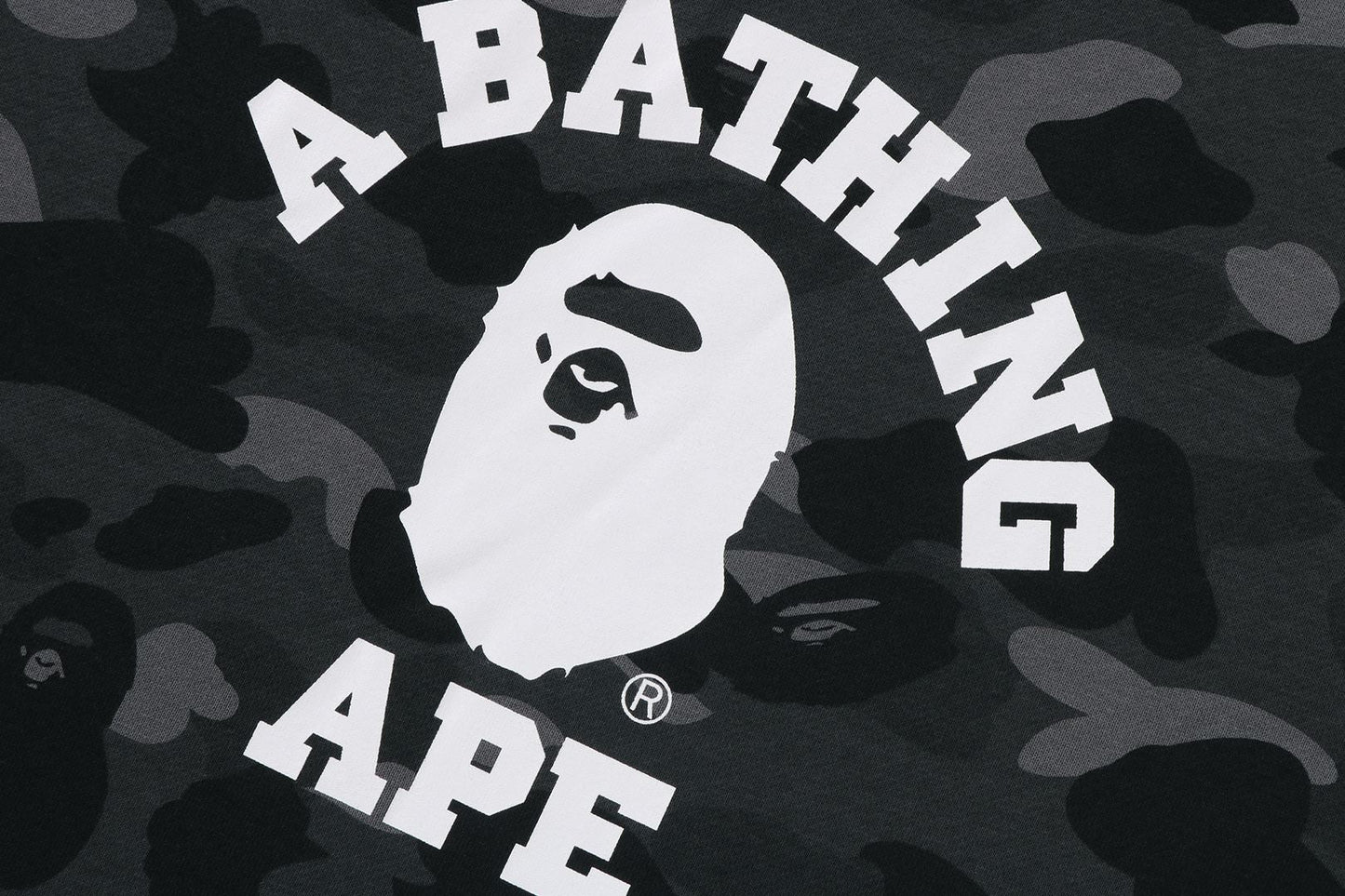 BAPE 彩色迷彩大學圓領運動衫