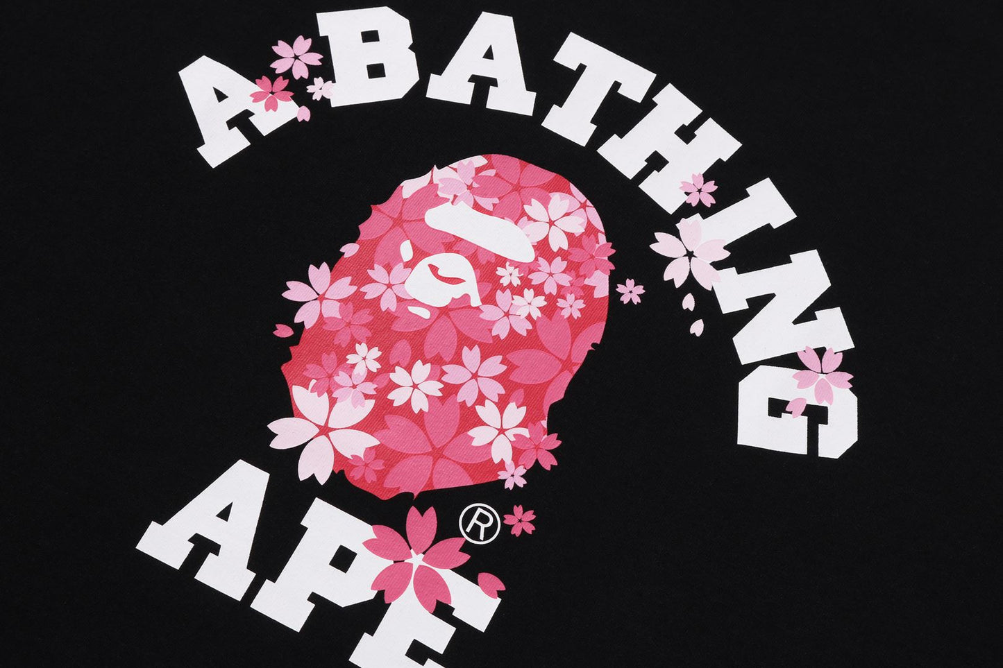 BAPE櫻花大學T恤