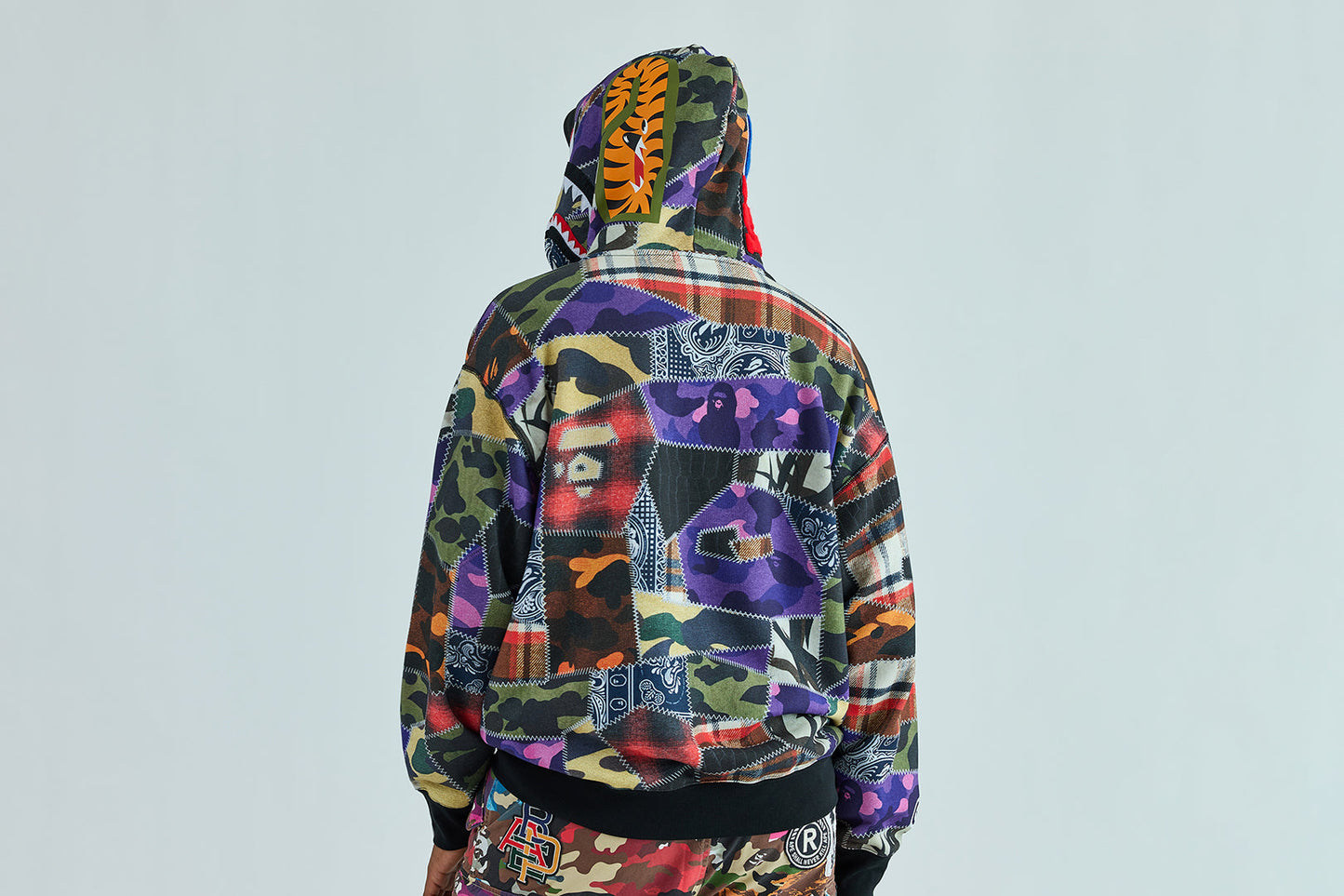 BAPE 瘋狂補丁鯊魚全拉鍊連帽外套