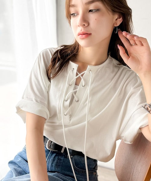 日本代購｜Java Java ヘンリーネック tシャツ 半袖 「JaVaジャバコラボ」胸元ひとくせ、抜け感ひとさじ。綿100％ バックロゴプリント 胸元レースアップオーバーサイズTシャツ(…【チャコール / M】｜ZOZOTOWN