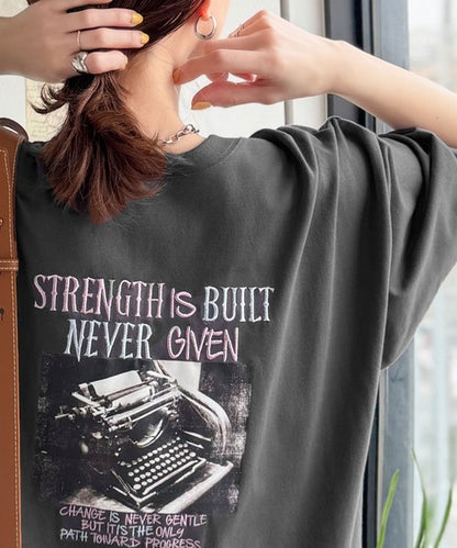 日本代購｜Java Java tシャツ 半袖 「JaVaジャバコラボ」「接触冷感機能付き」レトロムードに、少しのスパイスを。前後2wayタイプライタープリント刺繍ビッグTシャツ（半袖）【オフホワイト / M】｜ZOZOTOWN