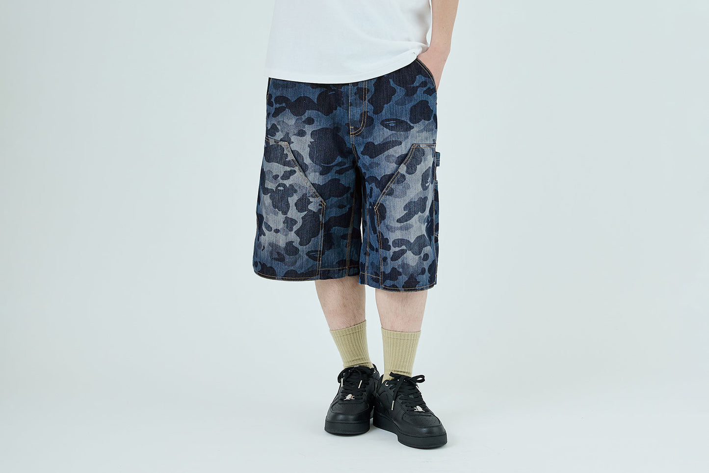 BAPE 1ST CAMO 雙膝 13 盎司 放鬆版牛仔短褲