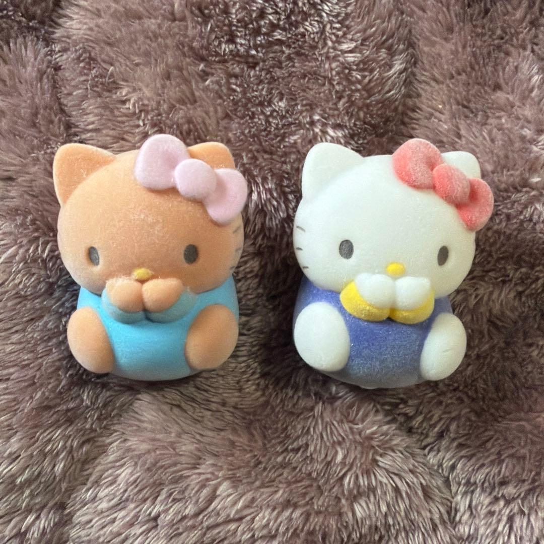 日本代購｜三麗鷗 哈囉凱蒂 扭蛋 - 日曬凱蒂 2種扭蛋組｜Mercari