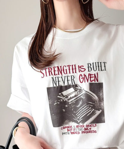 日本代購｜Java Java tシャツ 半袖 「JaVaジャバコラボ」「接触冷感機能付き」レトロムードに、少しのスパイスを。前後2wayタイプライタープリント刺繍ビッグTシャツ（半袖）【オフホワイト / M】｜ZOZOTOWN