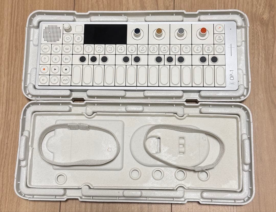 日本代購｜Teenage Engineering 合成器 - OP-1 field 合成器｜Mercari