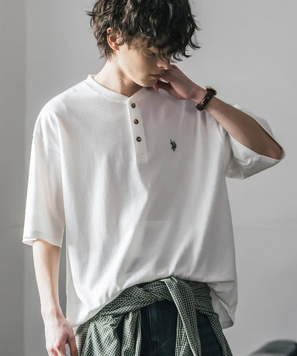 日本代購｜U.S. POLO ASSN. T恤 - 別注合作刺繡ヘンリーネック半袖T恤｜ZOZOTOWN