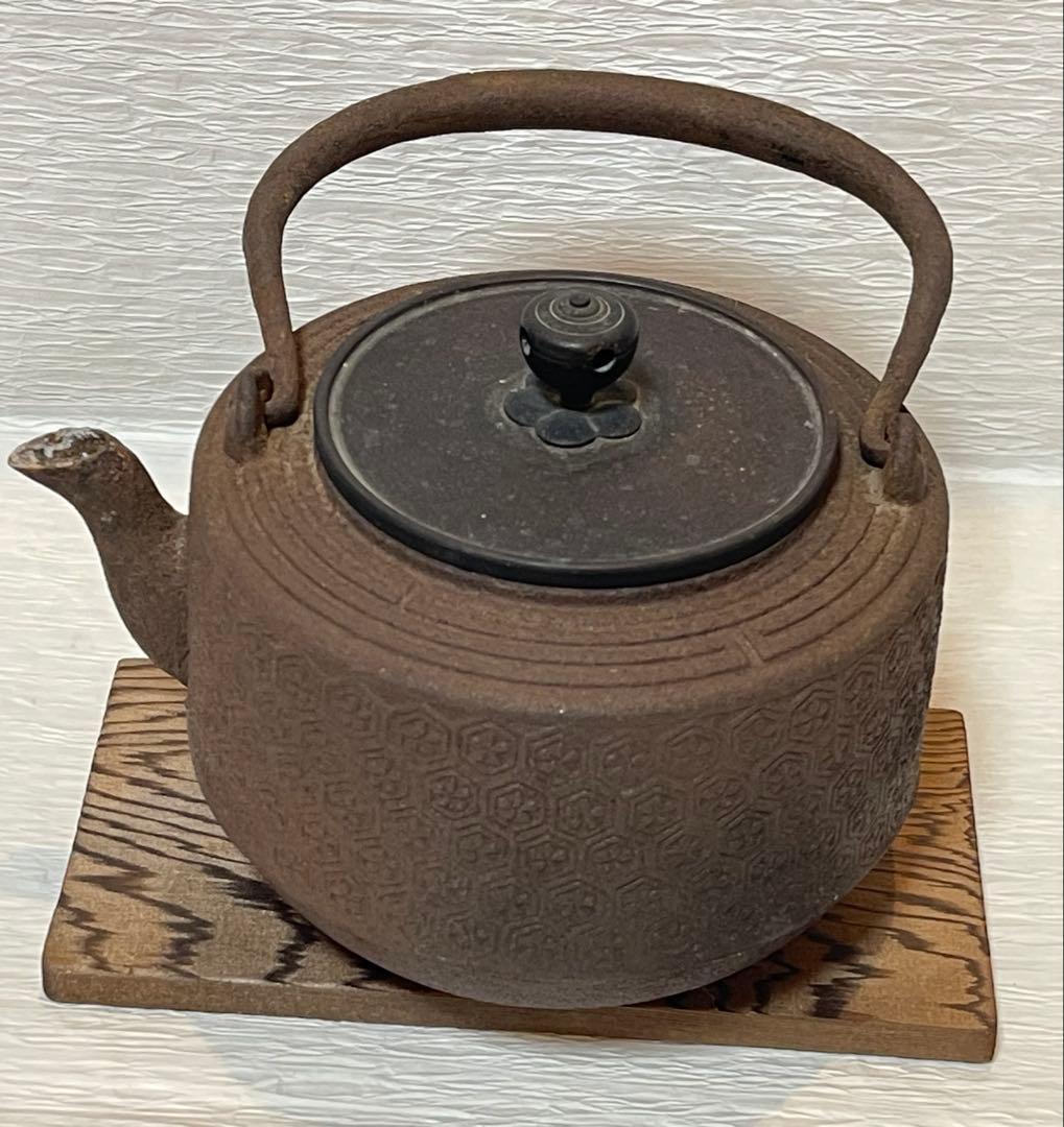日本代購｜未知 鐵壺 - 南部鐵器 亀甲文 鐵瓶 鐵釜 古董 置物｜Mercari