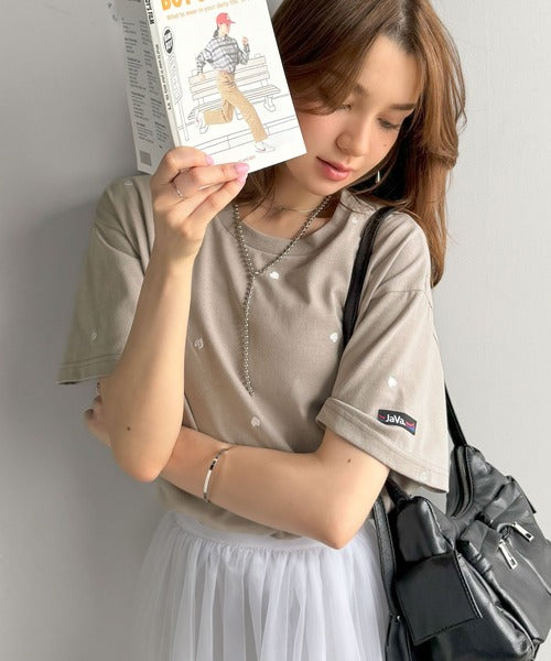 日本代購｜Java Java tシャツ 半袖 「JaVaジャバコラボ」カジュアルに、大人の“可愛い”をプラス。華奢見えミニハート刺繍Tシャツ（半袖） レディース【ホワイト×ブラック / L】｜ZOZOTOWN