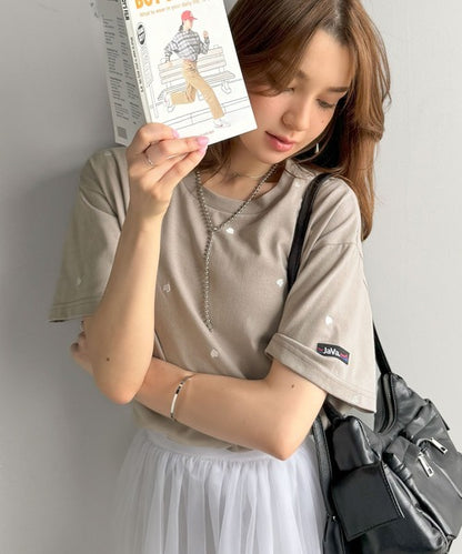 日本代購｜Java Java tシャツ 半袖 「JaVaジャバコラボ」カジュアルに、大人の“可愛い”をプラス。華奢見えミニハート刺繍Tシャツ（半袖） レディース【ホワイト×ブラック / L】｜ZOZOTOWN