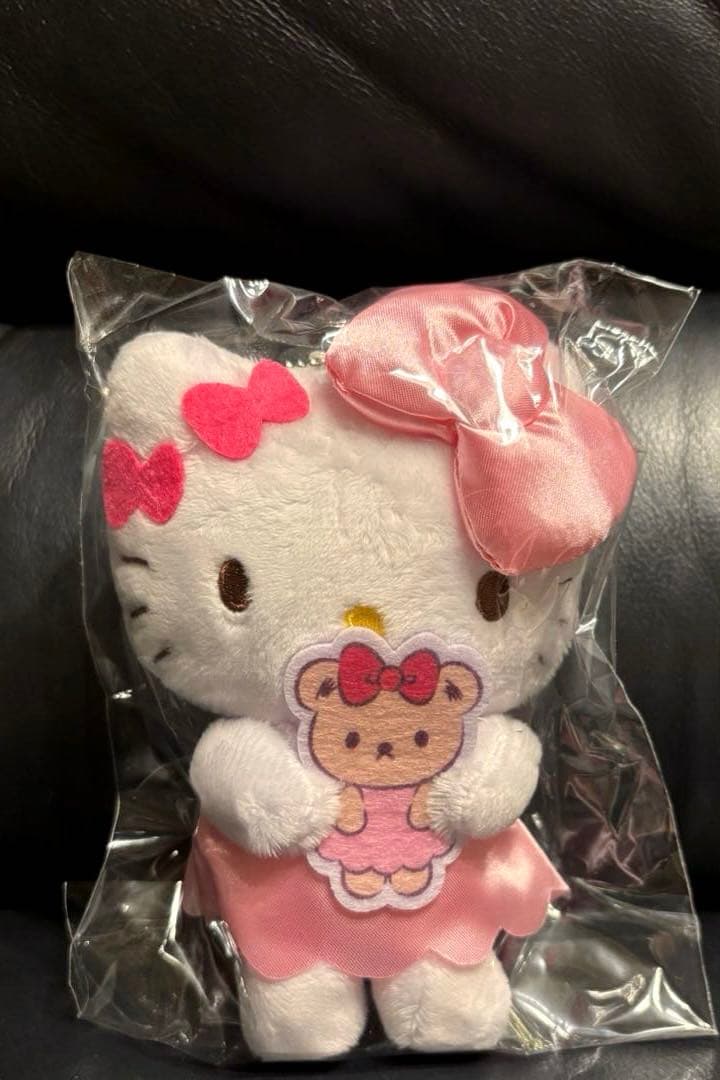 日本代購｜三麗鷗 哈囉凱蒂 公仔 - 收藏 家樂福限定｜Mercari