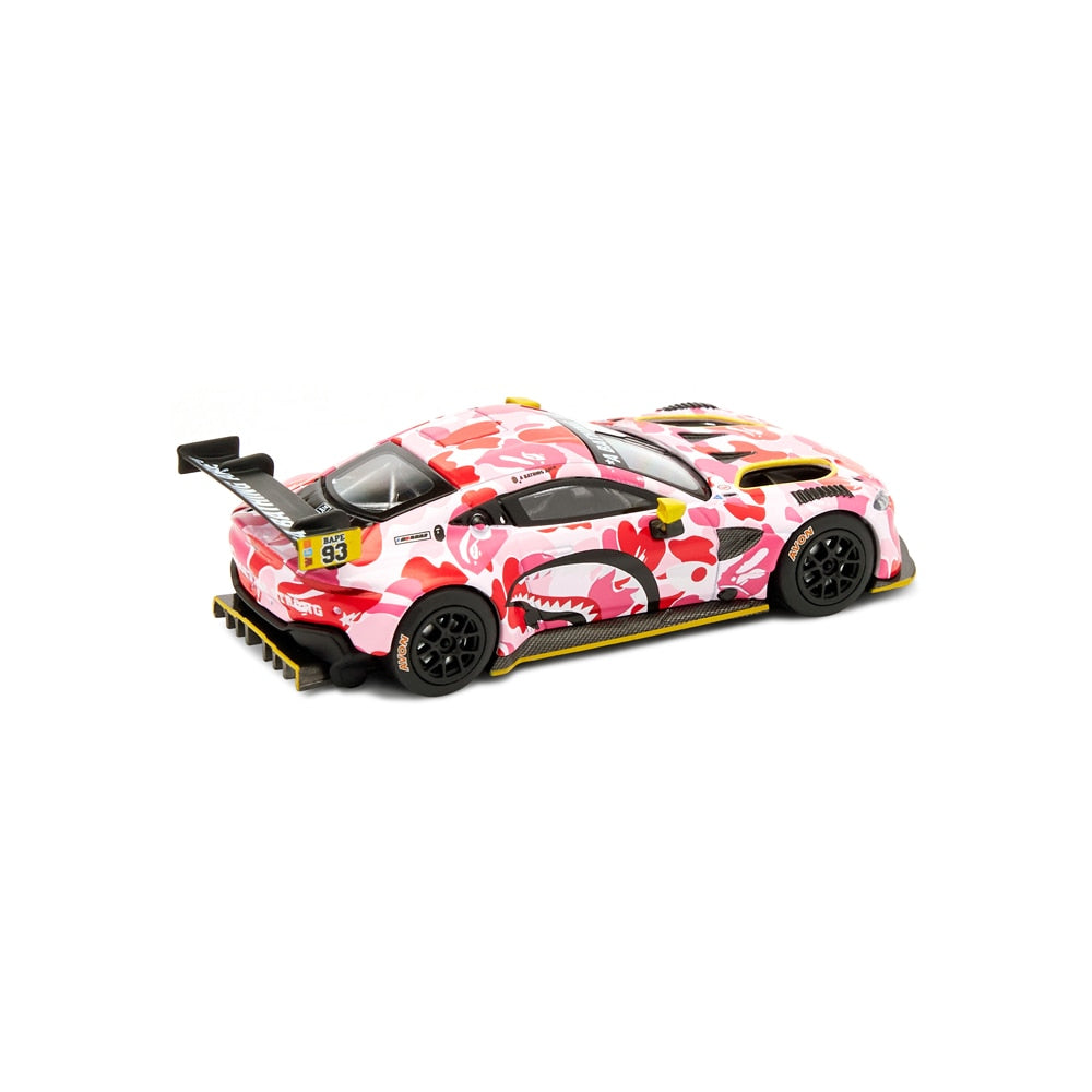 日本代購｜BAPE 模型車 - ® X ASTON MARTIN GT3 1/64 模型車 - 粉色｜1:64スケール