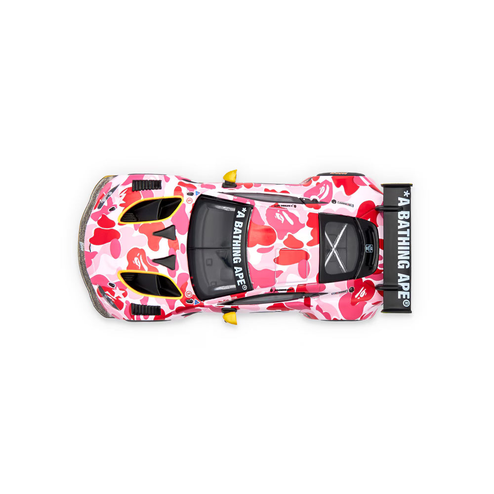 日本代購｜BAPE 模型車 - ® X ASTON MARTIN GT3 1/64 模型車 - 粉色｜1:64スケール