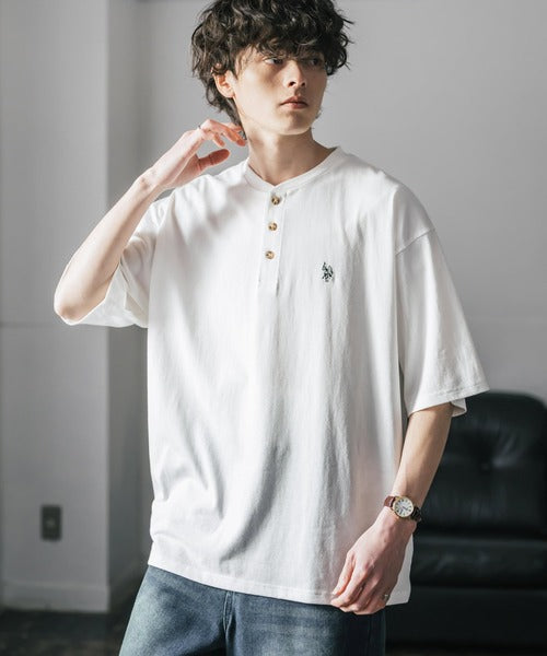日本代購｜U.S. POLO ASSN. T恤 - 別注合作刺繡ヘンリーネック半袖T恤｜ZOZOTOWN