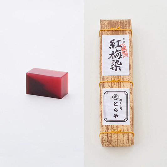 虎屋羊羹｜紅梅染（竹皮包）