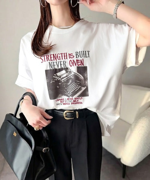 日本代購｜Java Java tシャツ 半袖 「JaVaジャバコラボ」「接触冷感機能付き」レトロムードに、少しのスパイスを。前後2wayタイプライタープリント刺繍ビッグTシャツ（半袖）【オフホワイト / M】｜ZOZOTOWN