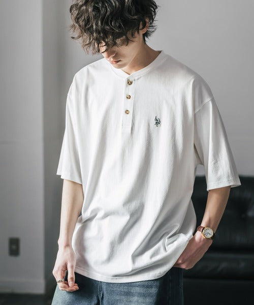 日本代購｜U.S. POLO ASSN. T恤 - 別注合作刺繡ヘンリーネック半袖T恤｜ZOZOTOWN