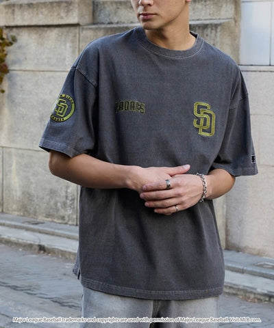 日本代購｜MLB T恤 - 別注刺繡徽章復古加工寬鬆半袖T恤｜ZOZOTOWN