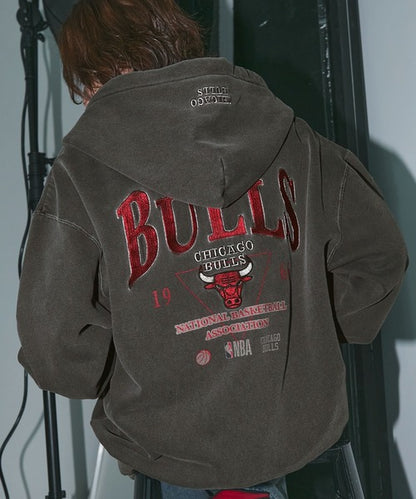 日本代購｜NBA NBA パーカー NBA/エヌビーエー 別注 チームロゴ刺繍バックデザイン ピグメント加工ビッグシルエット裏起毛ダブルジップパーカー メンズ レディース【ブラック / M】｜ZOZOTOWN