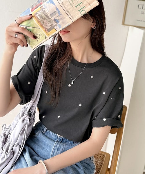 日本代購｜Java Java tシャツ 半袖 「JaVaジャバコラボ」カジュアルに、大人の“可愛い”をプラス。華奢見えミニハート刺繍Tシャツ（半袖） レディース【ホワイト×ブラック / L】｜ZOZOTOWN