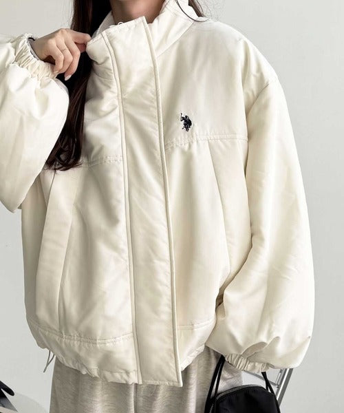 日本代購｜U.S. POLO ASSN. U.S. POLO ASSN.（ユーエスポロアッスン） ブルゾン アウター 「新色追加」GeeRA別注「U.S. POLO ASSN.」モンスター中綿ブルゾン レディース【アイボリー / M】｜ZOZOTOWN