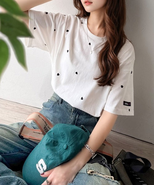 日本代購｜Java Java tシャツ 半袖 「JaVaジャバコラボ」カジュアルに、大人の“可愛い”をプラス。華奢見えミニハート刺繍Tシャツ（半袖） レディース【ホワイト×ブラック / L】｜ZOZOTOWN
