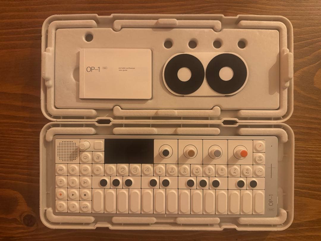 日本代購｜Teenage Engineering 合成器 - OP-1 field 合成器｜Mercari