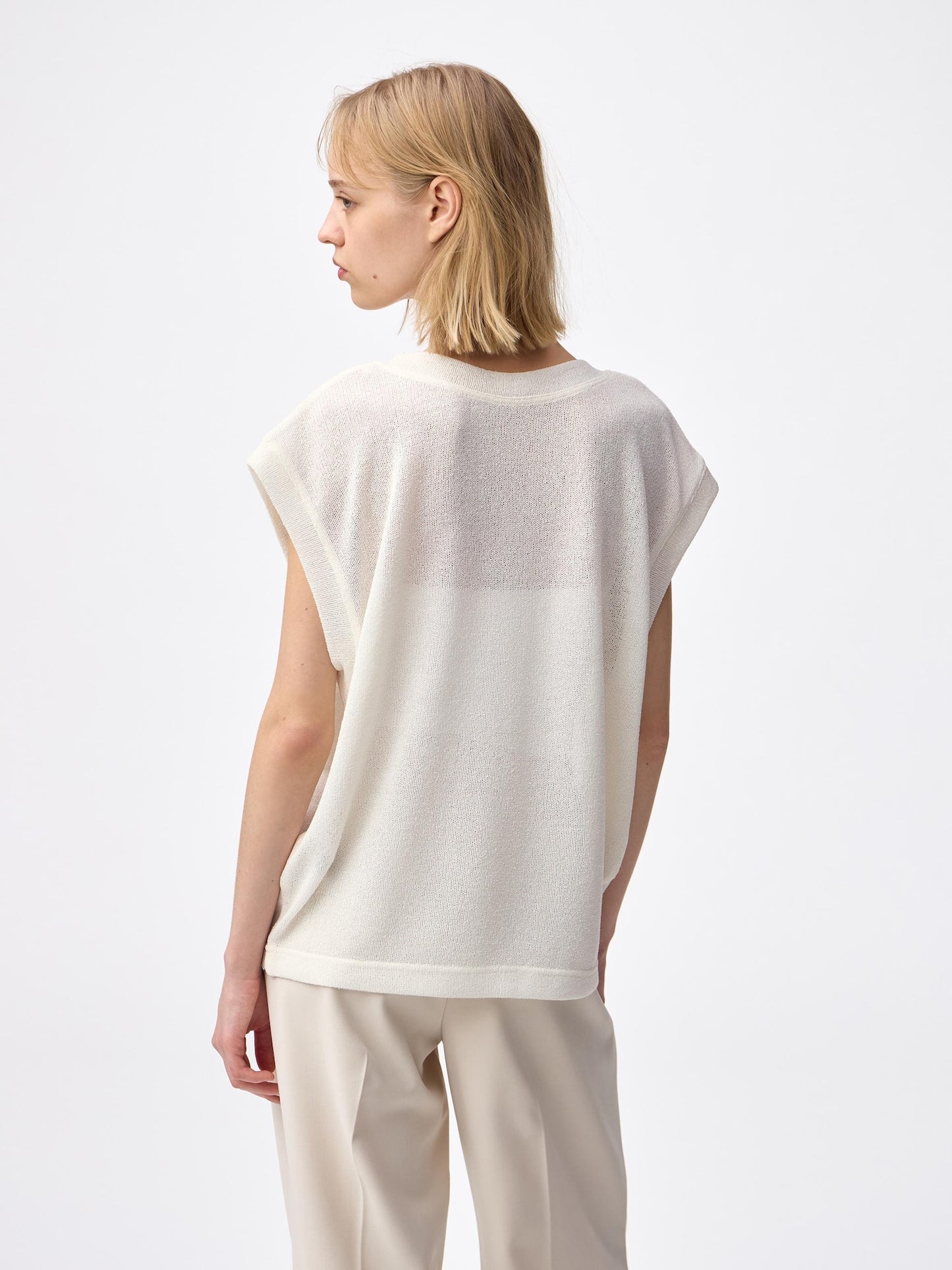 日本代購｜GU T恤 - ループヤーンV領T恤【OFF WHITE / L】｜GU