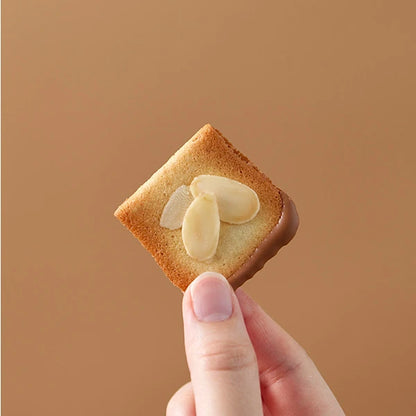 YOKUMOKU 24枚入り薄餅巧克力 - 折疊的美味，搭配杏仁
